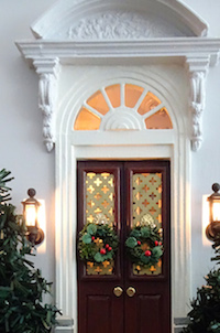 Hans Rutjes has decorated his georgian house in a welcoming festive christmas setting